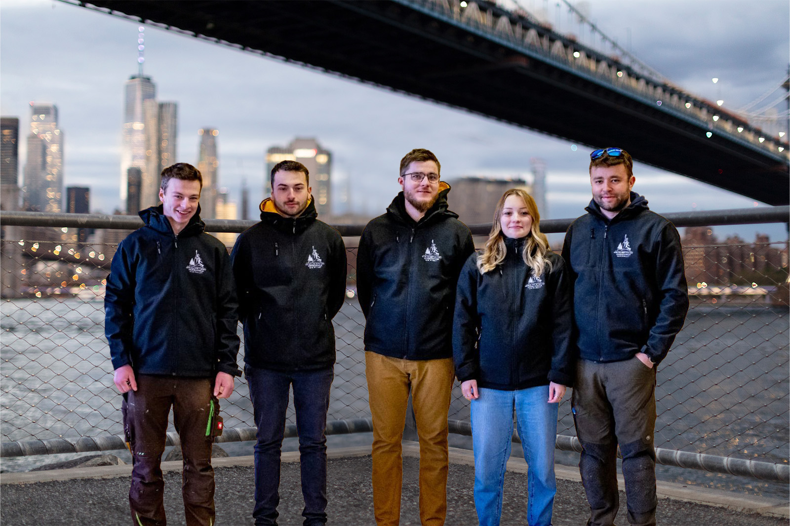 L'équipe déchets devant un pont à New York